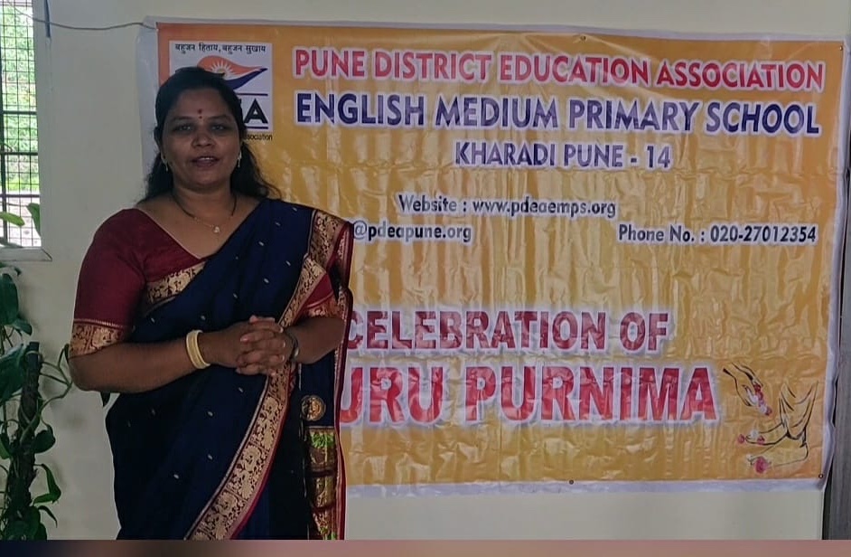 Gurupournima: पी.डी. इ. ए.  इंग्रजी माध्यम विद्यालयात गुरुपौर्णिमा उत्साहात साजरी  : गुरुपौर्णिमा निमित्त सर्वांना दिल्या  शुभेच्छा