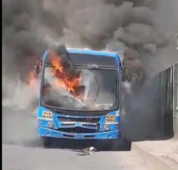 Burning PMP : पिंपळे गुरव परिसरात पीएमपीएल बसने घेतला पेट : अर्धी बस जळून खाक
