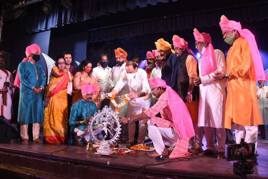 Balgandharva Theatre : बालगंधर्व रंगमंदिराच्या पुनर्विकासाबाबत कलाकारांच्या सूचना लक्षात घेणे आवश्यक : अजित पवार