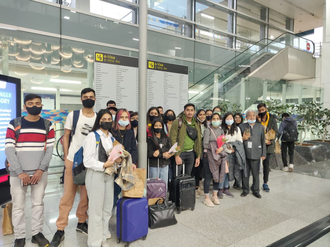 Ukraine Students Return : युक्रेनमध्ये अडकलेले भारतीय विद्यार्थी दिल्लीत दाखल