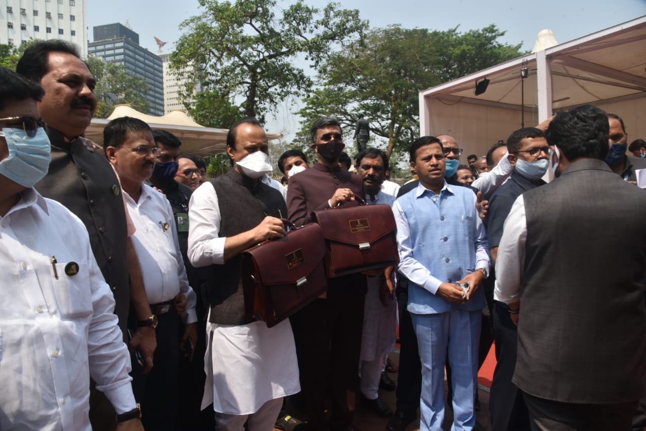 Maharashtra Budget : Ajit Pawar : अर्थमंत्री अजित पवार यांनी अर्थसंकल्पातून राज्याला काय दिले? 