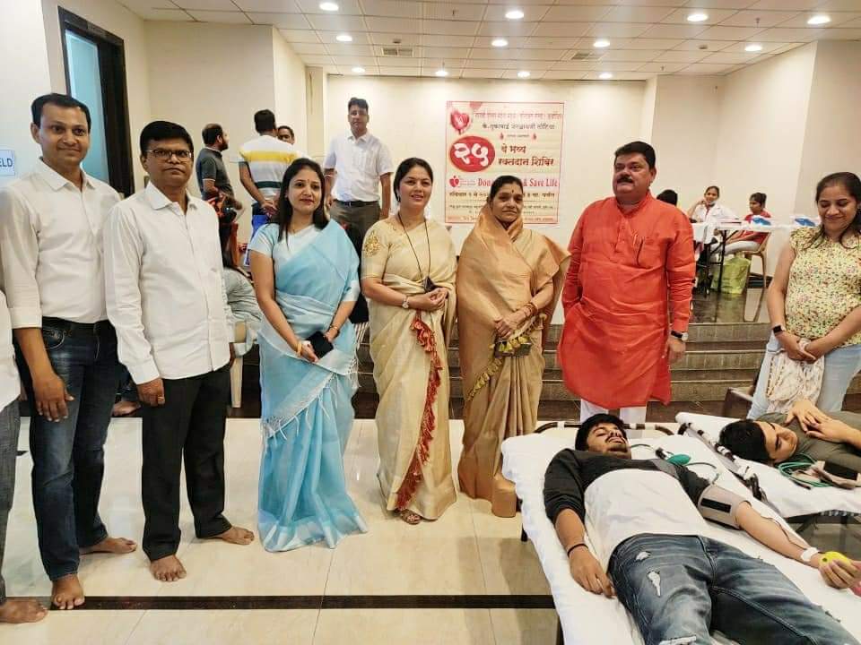 Blood donation camp : सांगवी परिसर महेश मंडळाच्या २५ व्या रक्तदान शिबिरात २३२ रक्तदात्यांचे रक्तदान 
