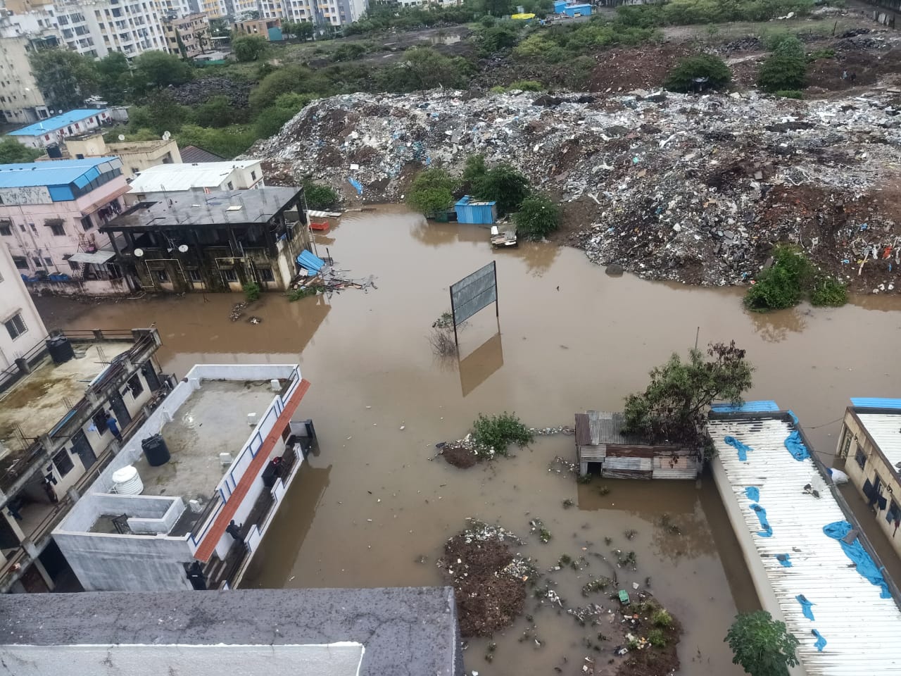 Mahalunge | Heavy Rain | मुसळधार पावसाने म्हाळुंगे गावातील घरे पाण्याखाली  | औंध बाणेर क्षेत्रिय कार्यालयाकडून केली गेली मदत 