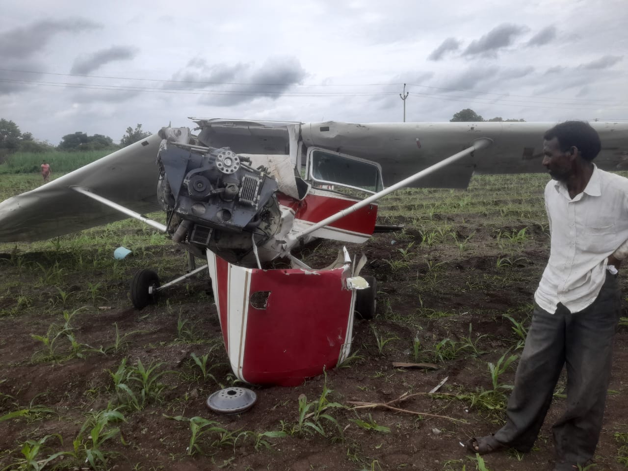 The trainee plane crashed | शिकाऊ विमान इंदापूर जवळ कोसळले 