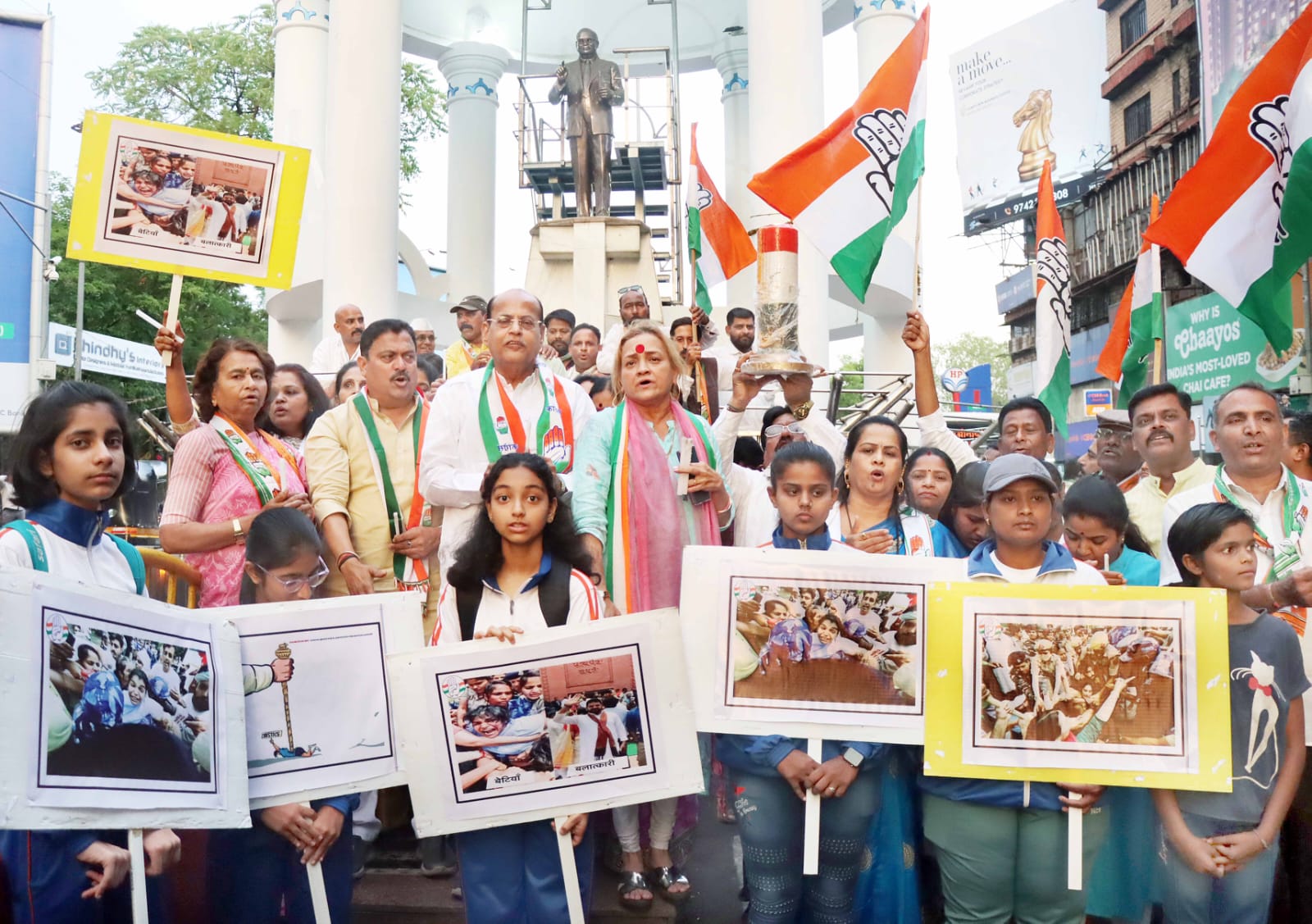 Pune Congress candle march | मोदी सरकार च्या विरोधात पुणे काँग्रेस तर्फे आक्रोश रैली व कँडेल मार्च 