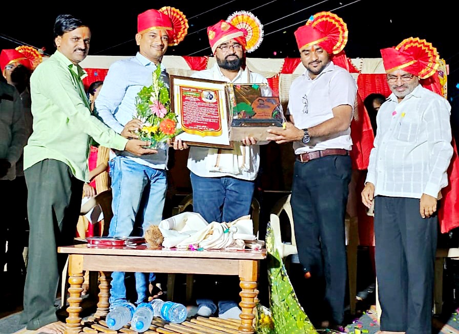 Dharur Ratna Award | वृक्षमित्र अरुण पवार यांचा ‘धारूररत्न पुरस्कारा’ने गौरव