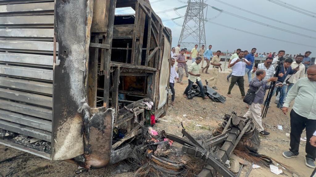 Buldhana Bus Accident | Samruddhi Mahamarg | पाच लाख देऊन प्रश्न सुटणार नाही | शरद पवार