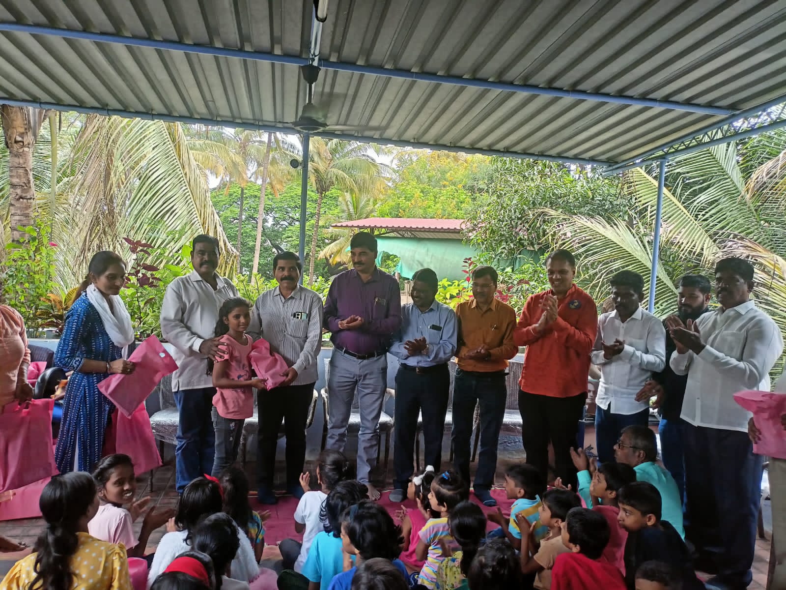 Dr Siddharth Dhende | सावली संस्थेतील निराधार मुलांना शैक्षणिक मदतीचा आधार | माजी उपहापौर डॉ. सिद्धार्थ धेंडे यांचा पुढाकार