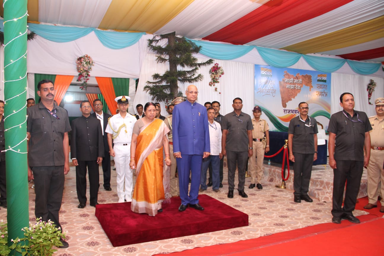 Governor hosts Independence Day Reception at Raj Bhavan | स्वातंत्र्यदिनाच्या वर्धापन दिनानिमित्त राज्यपालांचे राजभवन पुणे येथे चहापान