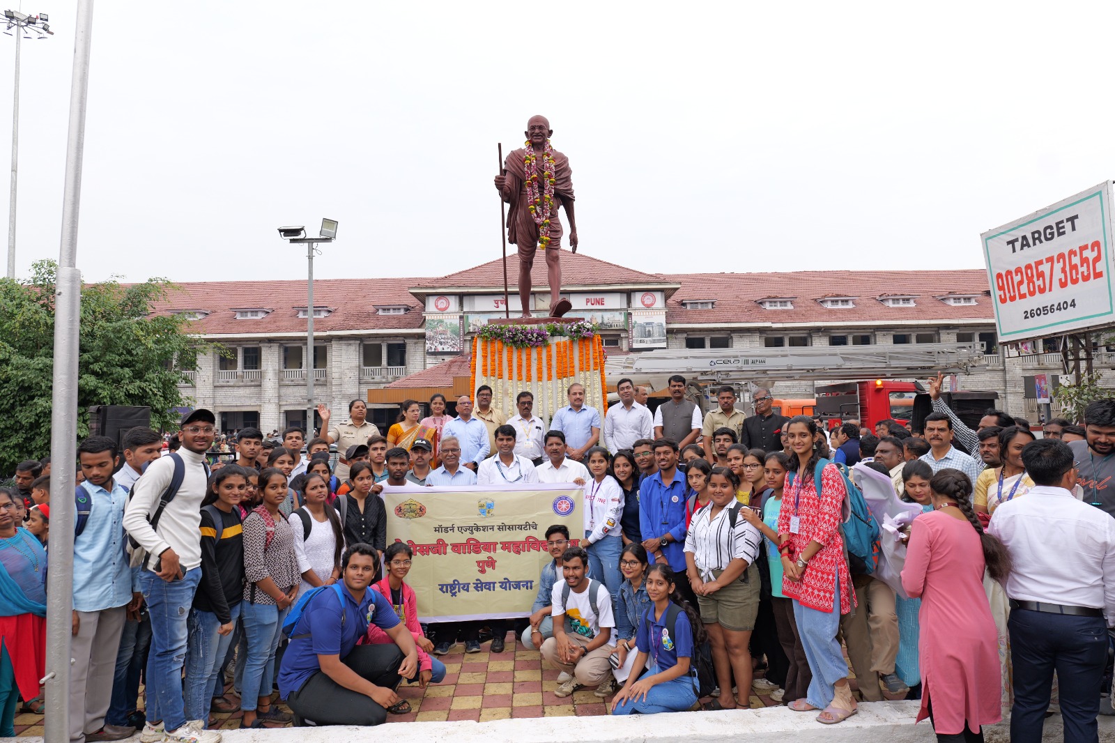 Mahatma Gandhi Jayanti | PMC Pune | पुणे महापालिकेकडून उत्कृष्ट काम करणाऱ्या सफाई सेवकांचा सत्कार
