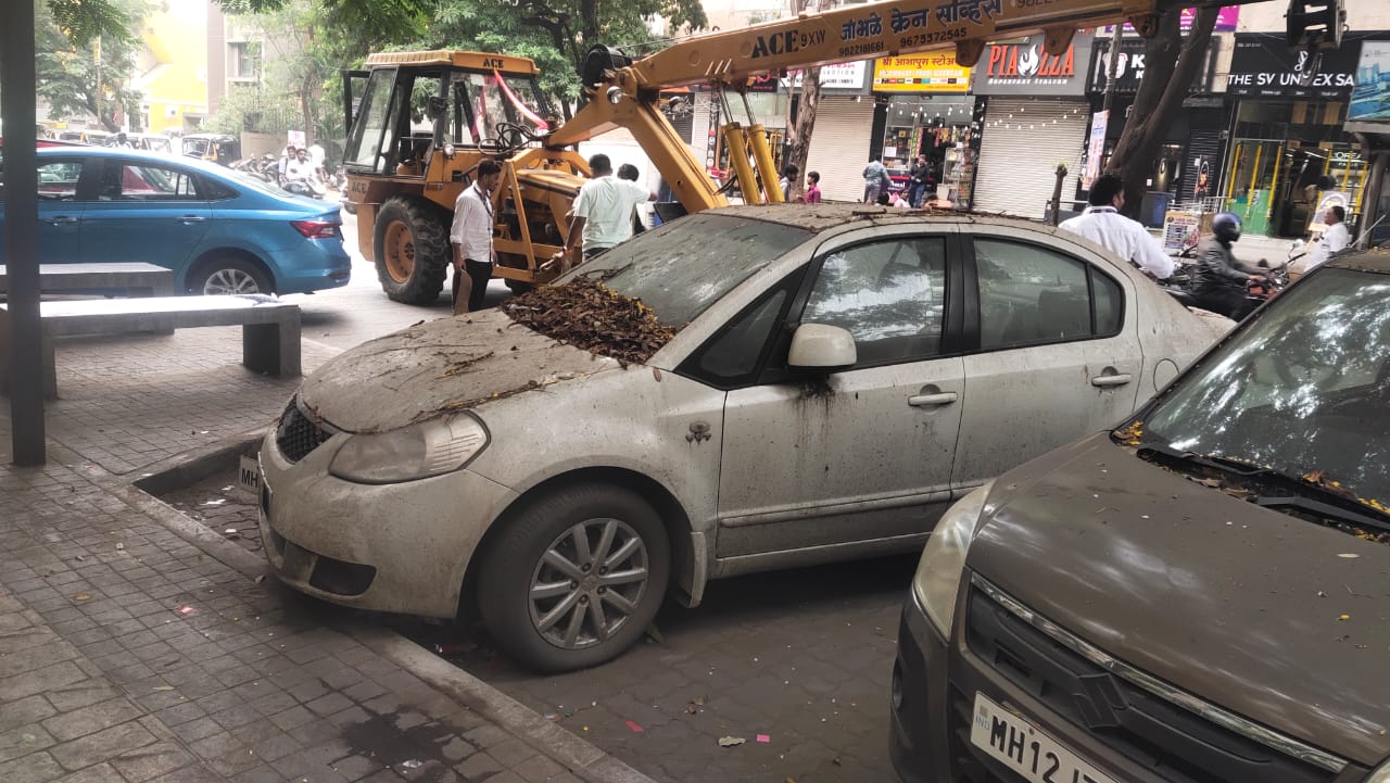 Pune Municipal Corporation issues WhatsApp number for complaints of abandoned vehicles