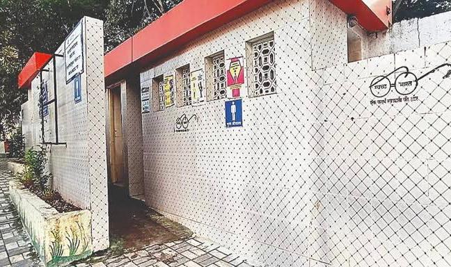 PMC allowed to erect hoardings at 4 places in exchange for building 4 aspirational toilets!
