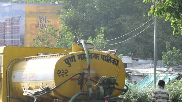 Pune water Crisis | पुण्याच्या उशाला 4 धरणं तरीही 4 लाख टँकर ने पुणेकरांची भागवली जातेय तहान!